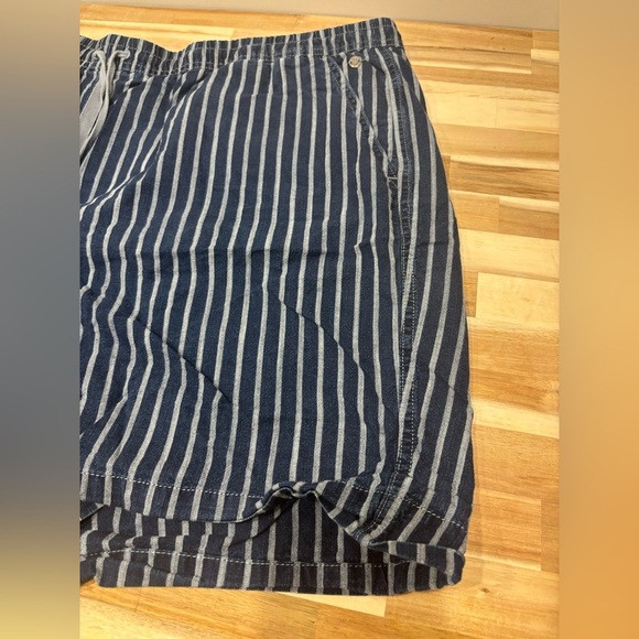 L.L. Bean Navy and White Striped Shorts - Picture 3 of 6